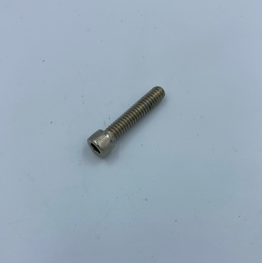 147007 - 1/4 X 1.1/4 UNC CAP SCREW