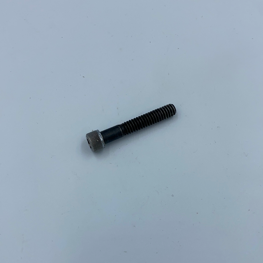 147008 - 1/4 X 1.1/2 UNC CAP SCREW